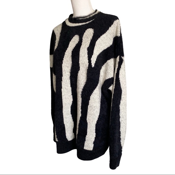 🏷 NWT VeryJ Super Soft Sweater - Picture 5 of 6